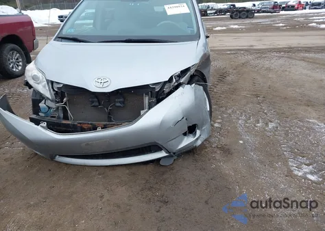 2011 Toyota Sienna Le V6 z USA, uszkodzony, nr VIN 5TDKK3DC7BS103747